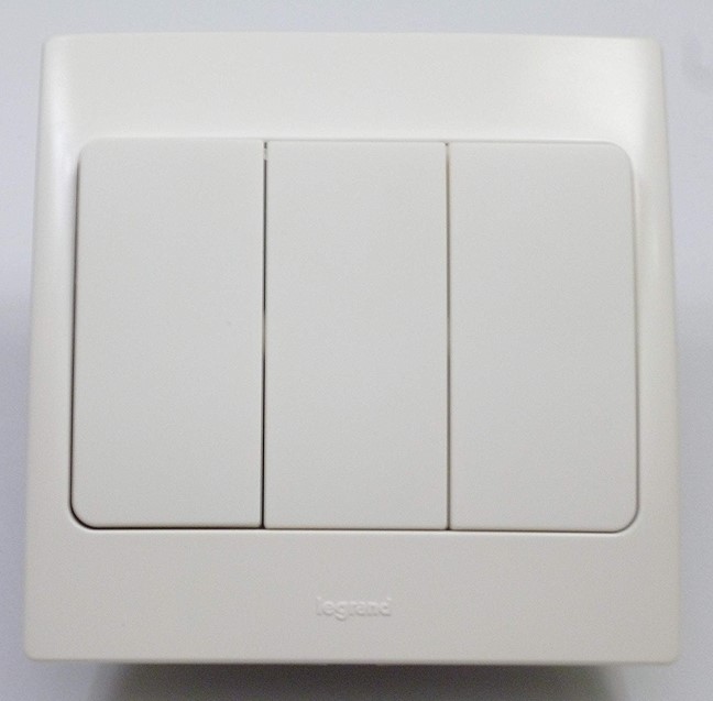 Legrand - 281055 - Mallia Single pole switch - 2 gang - 3 way - 20AX - White