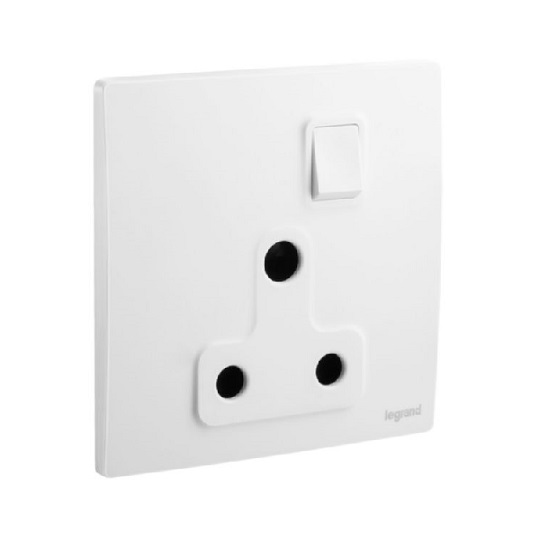 Legrand - 281128 - Mallia™ British Standard socket outlet Switched 15A 1-Gang White.
