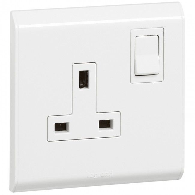 Legrand - 617141 - BS socket outlet Belanko 1-Gang Single Pole switched external rocker 13A 250 V.