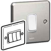 Legrand - 733003 - 10A Swt 3 x 2-Way.