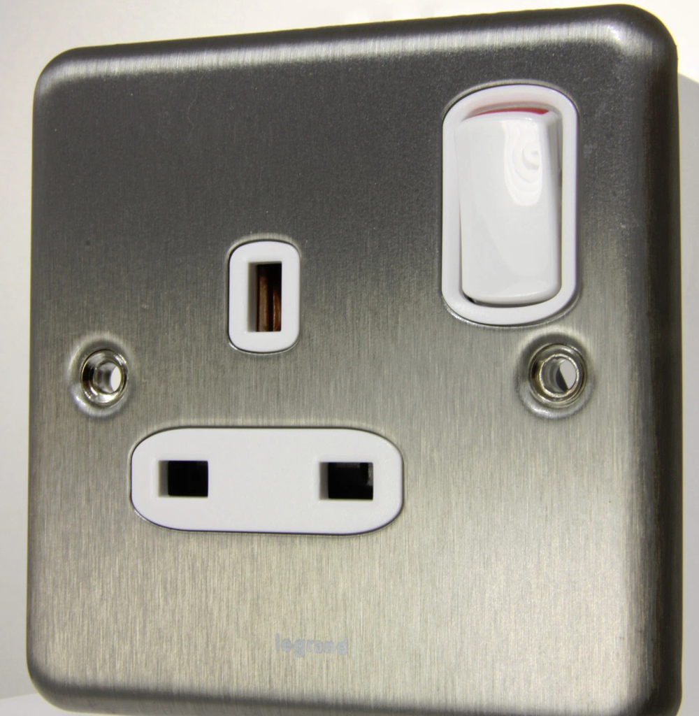 Legrand - 733060 - DP socket outlet Synergy 1 gang switched 13A 250 V~ brushed steel
