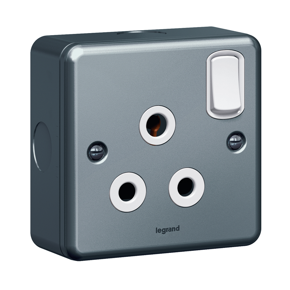Legrand - 733889 - Synergy™ Socket outlet 1-Gang switched 15A 250V Metalclad.