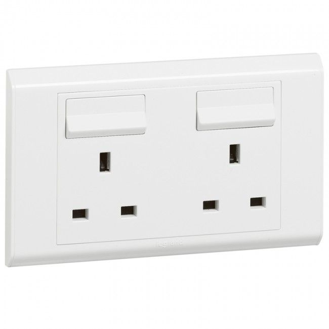 Legrand - 617046 - British standard socket outlet Belanko - 2 gang Single Pole switched - 13 A 250 V~